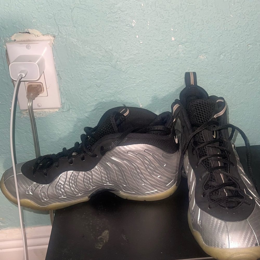 Silver Nike foamposite size US 7 new like condition